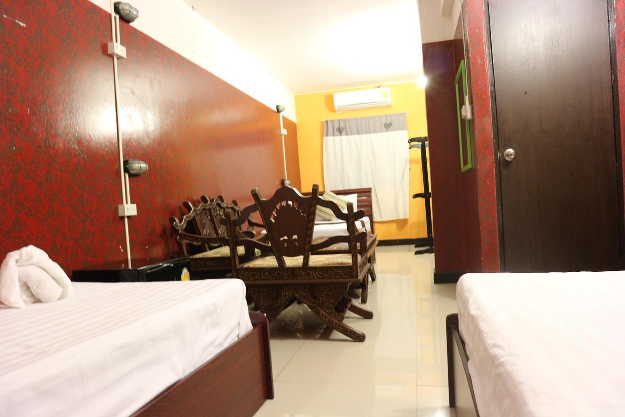 999 Triplenine Chiangmai Hostel Chiang Mai Bagian luar foto
